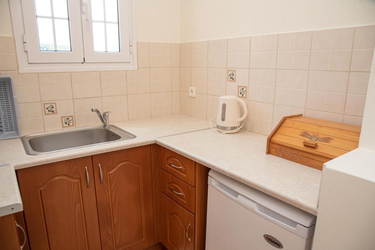 Kapetanios Apartments Agios Stefanos Avliotes  Екстер'єр фото