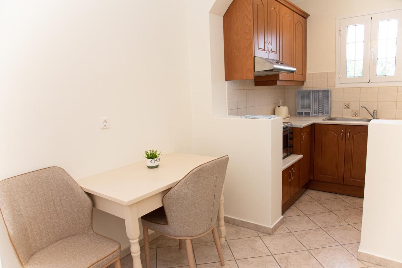 Kapetanios Apartments Agios Stefanos Avliotes  Екстер'єр фото